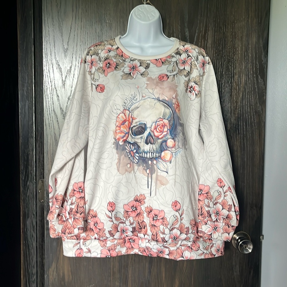 Feminine skull sweater, XXL